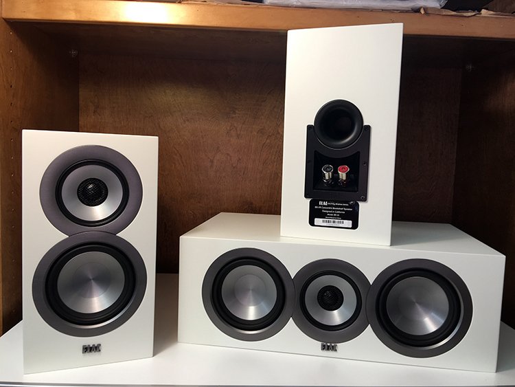 altavoces-elac-uni-fi-slim-blancos