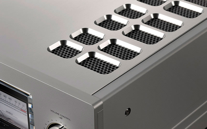 Luxman L-509X La estructura del chasis es un ejemplo de la excelencia en la función y el diseño